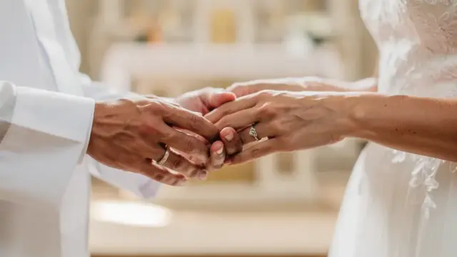 Hochzeitspredigt mit persönlichen Geschichten für eine unvergessliche Zeremonie